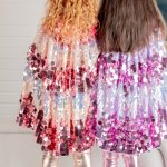 Great Pretenders - Lichtroze pailletten cape - 4-6 jaar