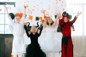 Kinderen verkleed voor Halloween